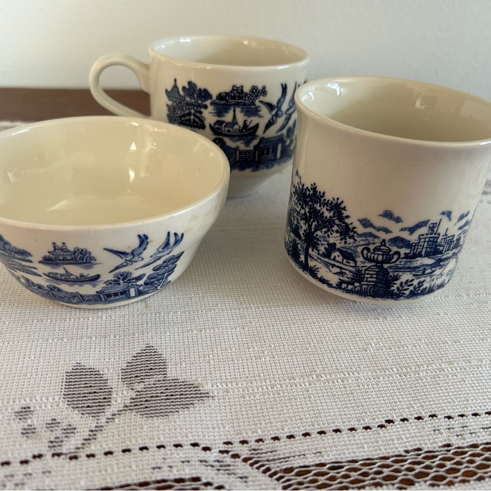 Vintage Lot of 3 Ceramics Blue White England Made. 2 Cups 1 Bowl Willow Pagoda